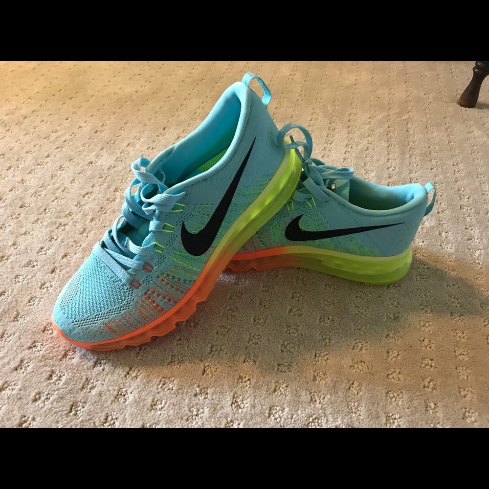 Nike Flyknit Max